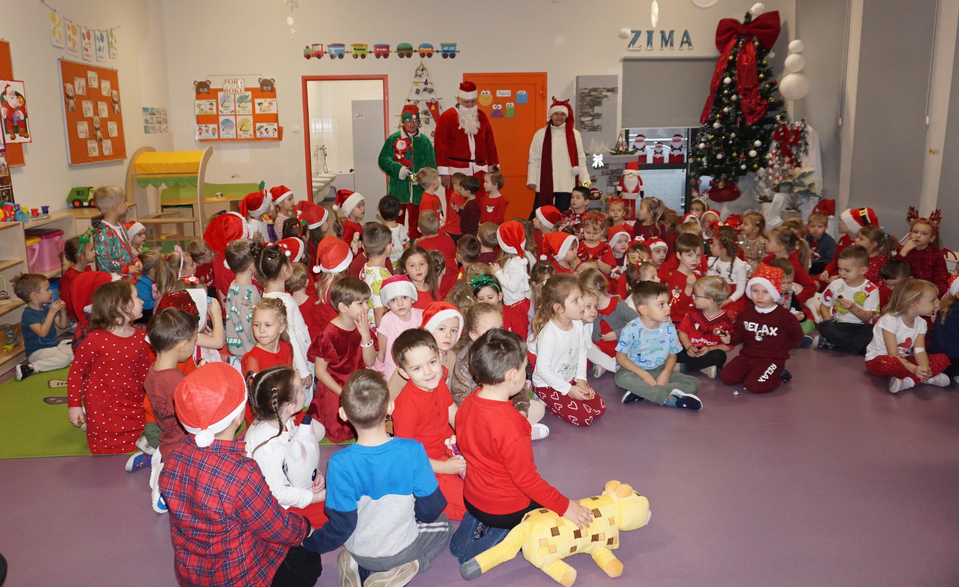 Drużyna św. Mikołaja odwiedziła przedszkola i żłobki