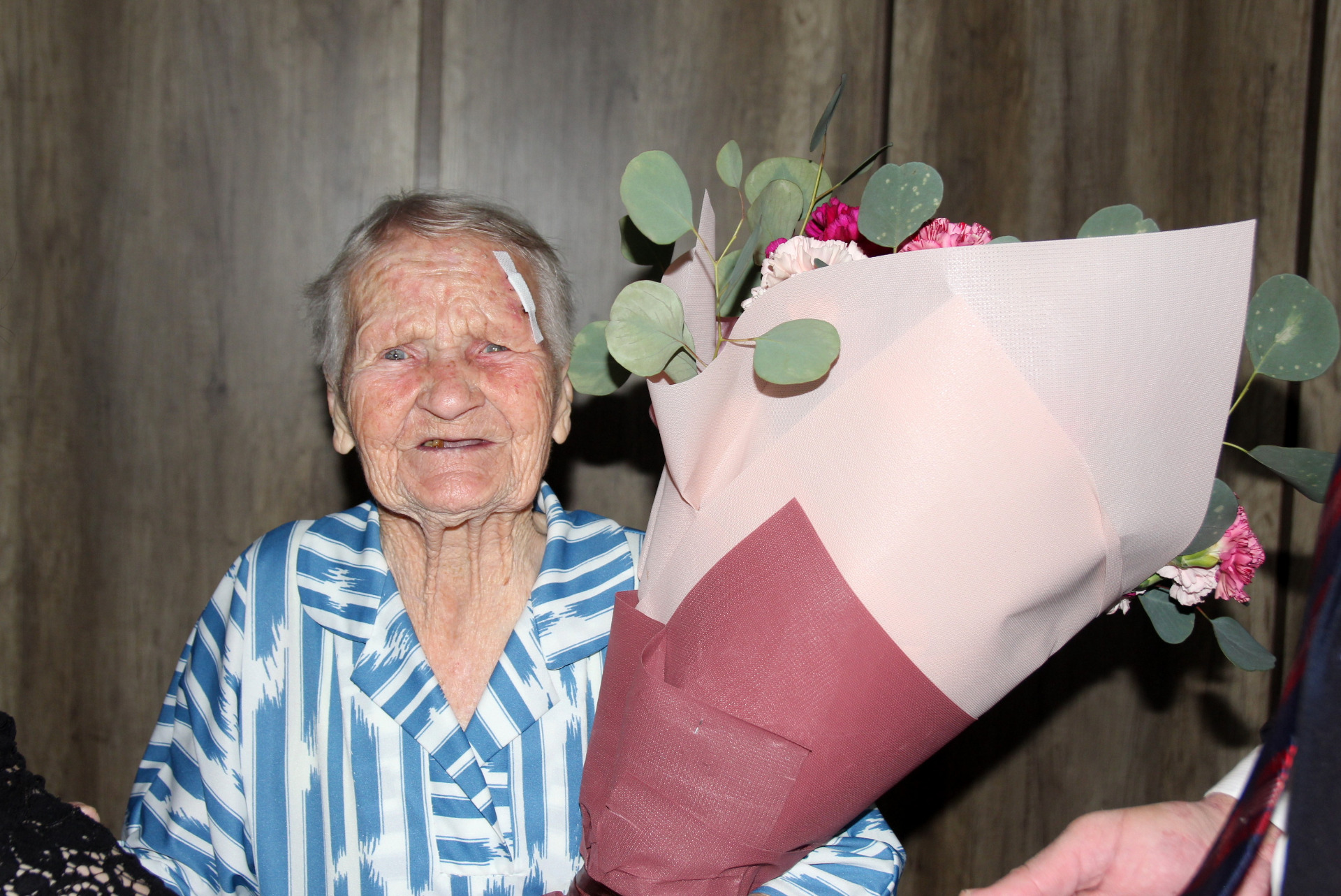 Kolejna mieszkanka Koluszek zdmuchnęła sto wieczek na urodzinowym torcie! 