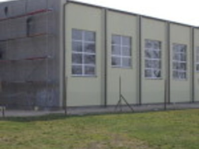 widok szkoly podstawowej we wsi Długie