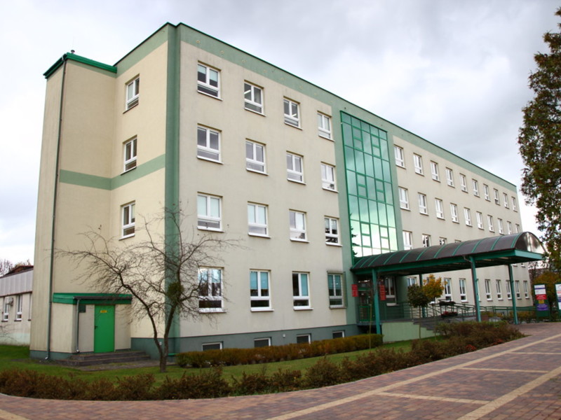 Widok budynku Urzędu Miejskiego w Koluszkach