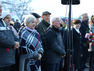 przedstawiciele Gminy Koluszki oraz przedstawiciele innych organizacji podczas obchodów