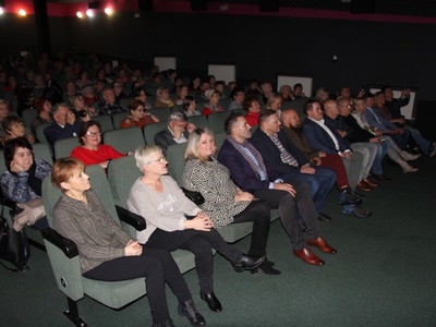 publiczność w sali MOK