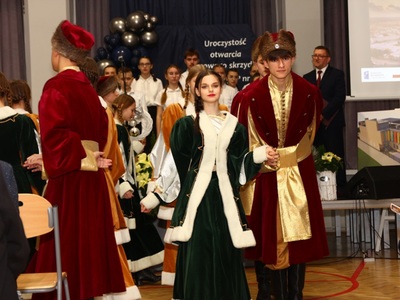 występy podczas otwarcia budynku szkoły