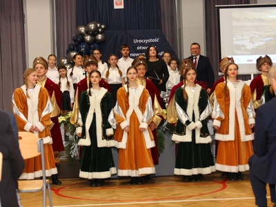 występy podczas otwarcia budynku szkoły