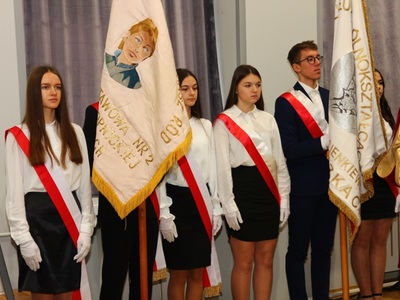 młodzież podczas otwarcia