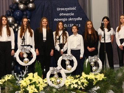 występy podczas otwarcia budynku szkoły