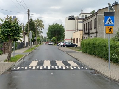Próg zwalniający.