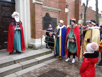 widok przed kościołem