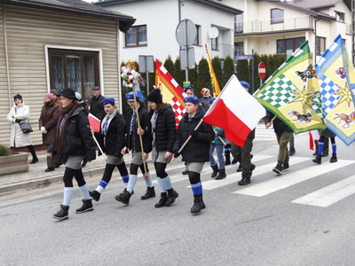 widok podczas przemarszu ulicami