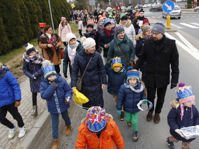 widok podczas przemarszu ulicami