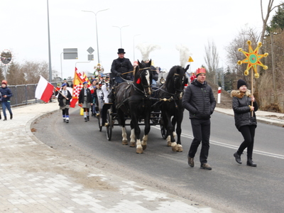 widok podczas przemarszu ulicami