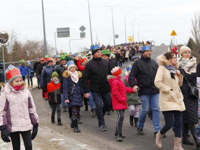 widok podczas przemarszu ulicami
