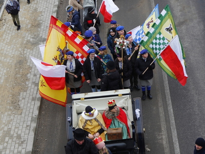 widok podczas przemarszu ulicami