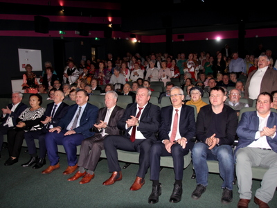 widok -publiczność podczas kolędowania