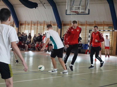 Piłkarze RTS Widzew Łódź gośćmi Szkoły Podstawowej nr 2