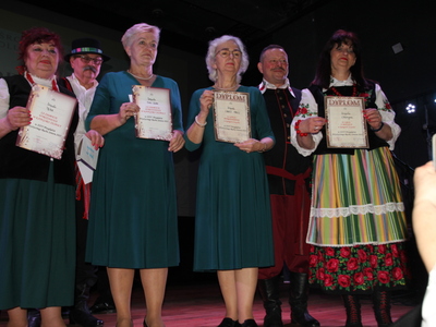 seniorzy na scenie