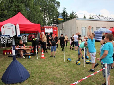 dzieci podczas pikniku
