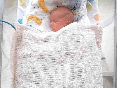 widok jednego z trojaczków