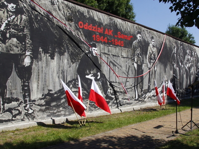 Odsłonięto mural Oddziału „Sama” 