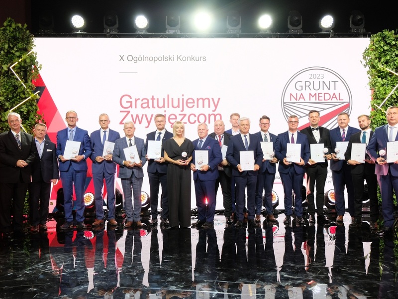 zdjęcie laureatów gali