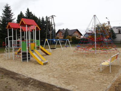 plac zabaw zieleń