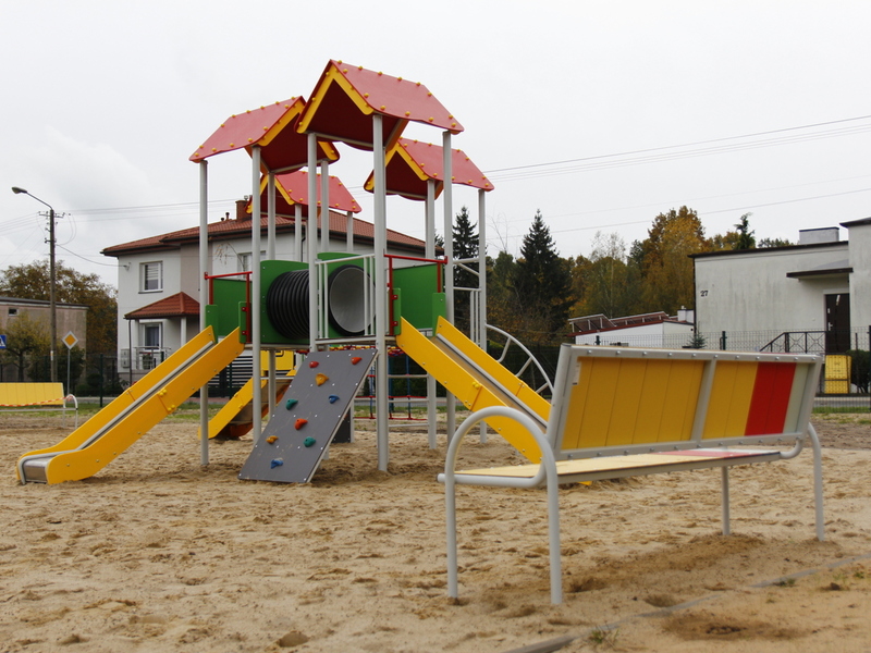 plac zabaw zieleń