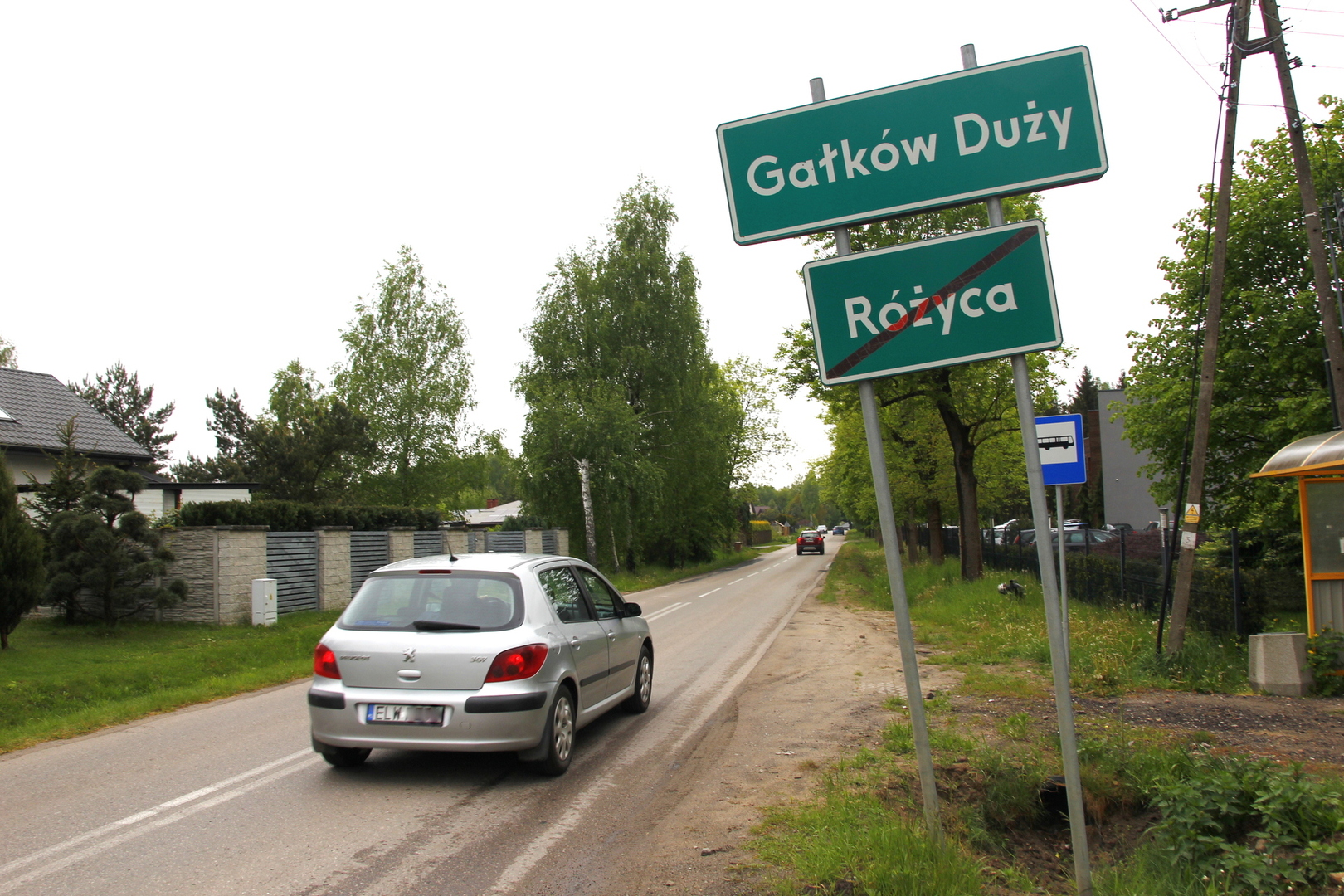 droga i napis Gałków duży