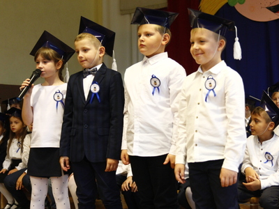 Ślubowanie klas pierwszych Szkoły Podstawowej w Różycy