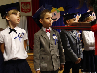 Ślubowanie klas pierwszych Szkoły Podstawowej w Różycy