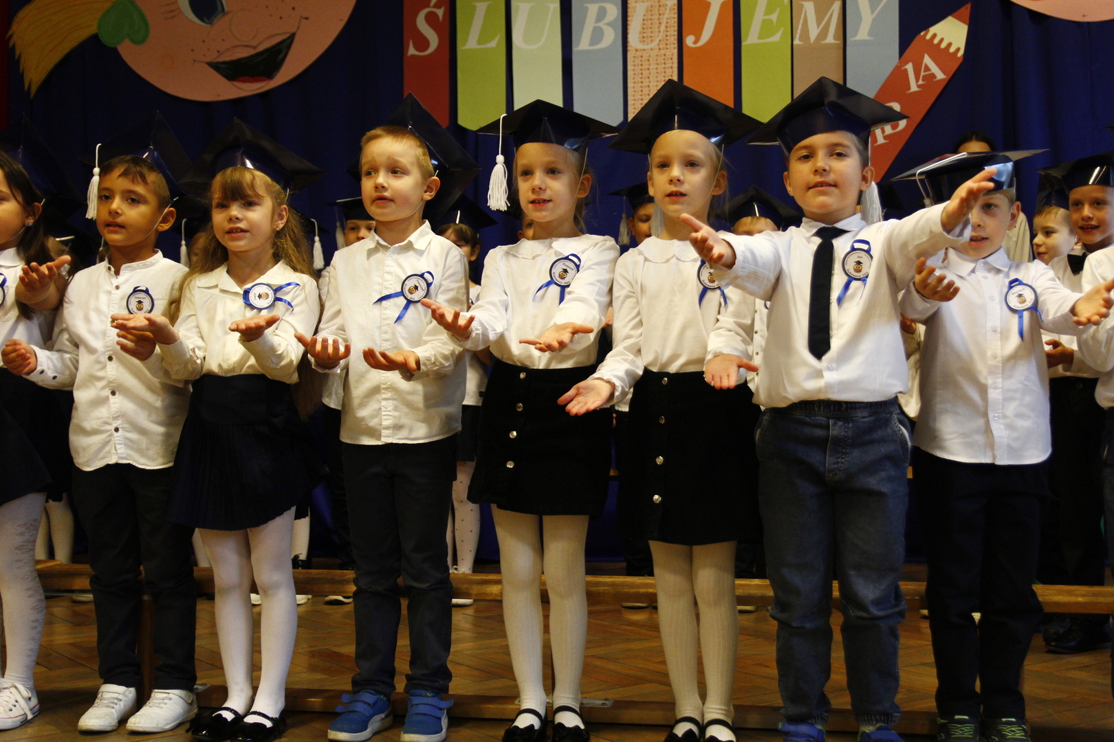 Ślubowanie klas pierwszych Szkoły Podstawowej w Różycy