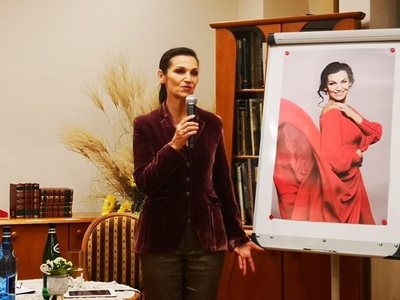 Słowno-muzyczne spotkanie z Olgą Bończyk w bibliotece w Koluszkach