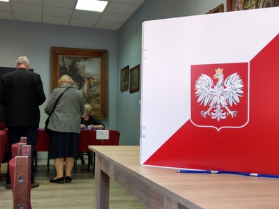 widok urny do głosowania
