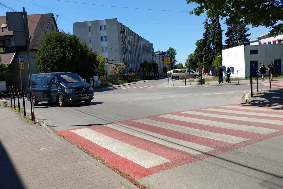 widok skrzyżowania ulic przy SP nr 2