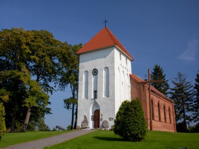 Marszewo: kościół filialny pw. Matki Boskiej Różańcowej z 1863, wieża XV-XVI w. gotyk, ambona renesansowa z XVII w.