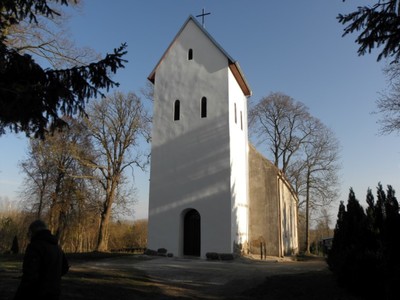 Pieńkowo: neogotycki kościół filialny pw. Chrystusa Króla z XV/XVI w., z gotycką wieżą z XVI w. i barokowym ołtarzem, przebudowany w XIX wieku.