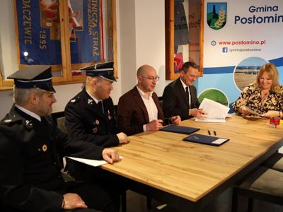 Podpisanie umowy na zakup wozu strażackiego