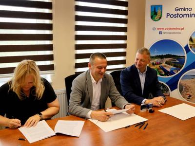 Podpisanie umowy przebudowa drogi Jarosławiec - Jezierzany