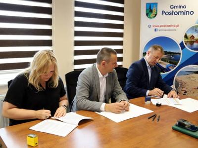 Podpisanie umowy przebudowa drogi Jarosławiec - Jezierzany