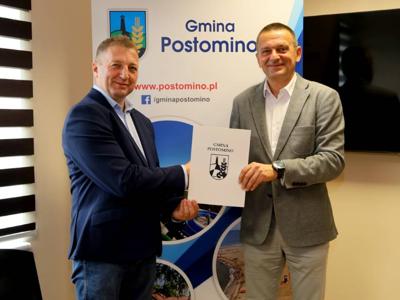 Podpisanie umowy przebudowa drogi Jarosławiec - Jezierzany