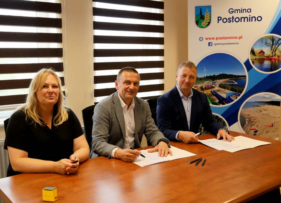 Podpisanie umowy przebudowa drogi Jarosławiec - Jezierzany