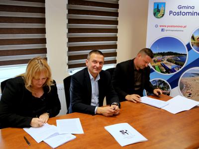 Podpisanie umowy budowa świetlicy wiejskiej w Złakowie