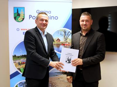 Podpisanie umowy budowa świetlicy wiejskiej w Złakowie