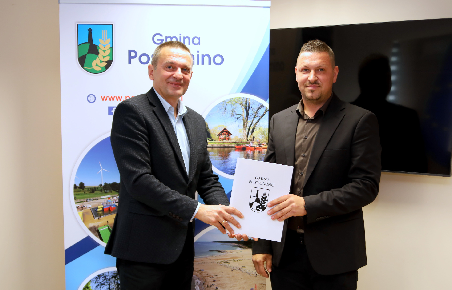 Podpisanie umowy budowa świetlicy wiejskiej w Złakowie