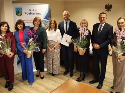 Dyrektorzy Szkół w towarzystwie Wójta jego Zastępczyni i inspektora ds. oświaty