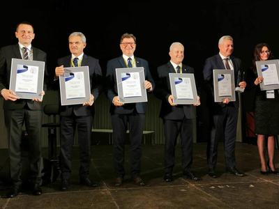 Wójt podczas odbierania nagrody