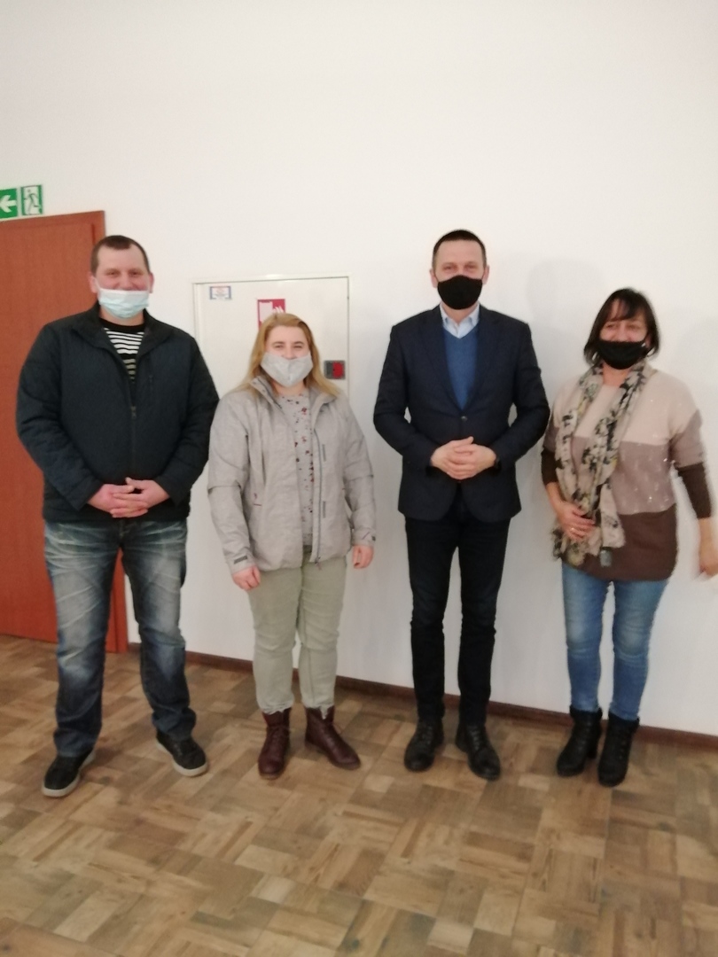 Osoby uczestniczące w wyborach nowego Sołtysa w Pieńkówku, wśród nich Wójt - Janusz Bojkowski