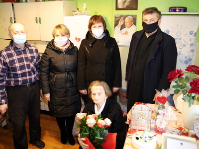 Pani Janina Kowalczyk z gośćmi