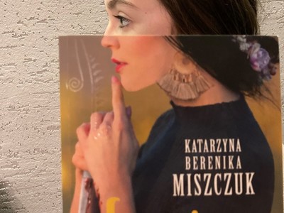 konkurs FOTOGRAFICZNY -„SLEEVEFACE – UBIERZ SIĘ W KSIĄŻKĘ”