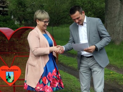 Sztafeta serc „Pomaganie przez odkręcanie – zbieraj nakrętki”