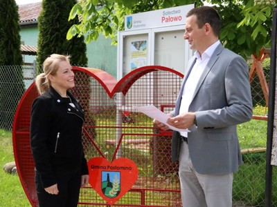 Sztafeta serc „Pomaganie przez odkręcanie – zbieraj nakrętki”